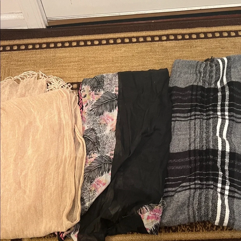 Assorted Scarves Collection - Picture 3 of 3